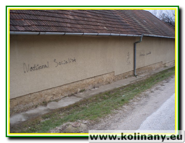 Fotogaléria 2009.03.08. - Kolíňany - Aj také nápisy sa objavili u nás :-( (30) 2009.03.08. - Kolíňany - Aj také nápisy sa objavili u nás :-(