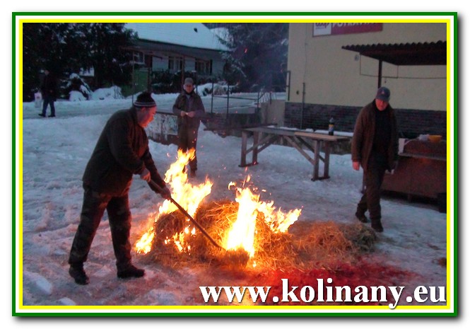 Fotogaléria 2010.02.13. - Kolíňany - Fašiangová zabíjačka na námestí (102) 2010.02.13. - Kolíňany - Fašiangová zabíjačka na námestí