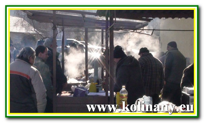 Fotogaléria 2012.02.11. - Kolíňany - Fašiangová zabíjačka na námestí (30) 2012.02.11. - Kolíňany - Fašiangová zabíjačka na námestí