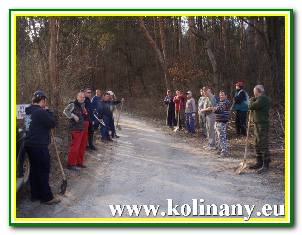 Fotogaléria 2012.03.24. - Kolíňany - Brigáda-oprava vinohradných ciest (35) 2012.03.24. - Kolíňany - Brigáda-oprava vinohradných ciest