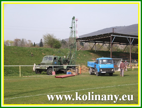 Fotogaléria 2014.04.01 - Kolíňany - Vŕtanie studne na ihrisku (3) 2014.04.01 - Kolíňany - Vŕtanie studne na ihrisku