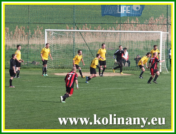 Fotogaléria 2014.04.06 - Hosťová - Majstrovský futbalový zápas so súperom obce Hosťová (12) 2014.04.06 - Hosťová - Majstrovský futbalový zápas so súperom obce Hosťová